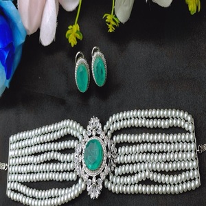 Ensemble collier et boucles d'oreilles en laiton plaqué argent de qualité supérieure, perles imitation zircon, collection pour mariage. - Product Image 2