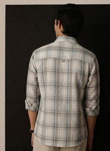 เสื้อเชิ้ตลายสก็อตผู้ชาย แขนยาว ปกคอปก ติดกระดุมสองแถว ผ้าลินินระบายอากาศ ใส่สบายสำหรับฤดูร้อน - Product Image 3