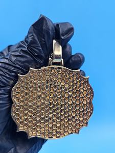 จี้ฮิปฮอปมอสซาไนต์แบบกำหนดเอง จี้วงกลมสองสีพร้อมตัวอักษรชื่อ จี้เงินแท้ 925 ผ่านการทดสอบเพชร เหมาะสำหรับเป็นของขวัญ - Product Image 3