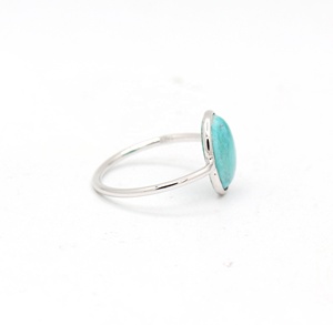 แหวนเงินแท้ 925 ประดับด้วยพลอยเทอร์ควอยซ์ทรงรีธรรมชาติจาก Memoria Jewels ขายส่ง - Product Image 2