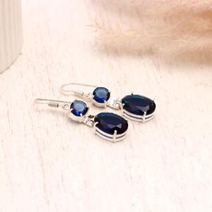 Pendientes de Zafiro Azul de Lujo en Plata de Ley 925 |   Joyería con Piedras Preciosas Naturales de Corte Ovalado |   Pendientes Colgantes de Alta Gama al por Mayor para Mujer - Product Image 4