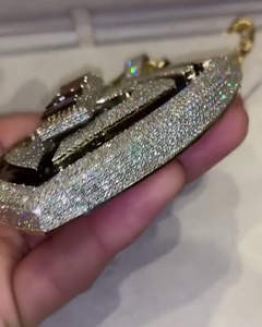 จี้โลโก้แบบกำหนดเองประดับเพชรโมอิสซาไนต์ทรงโล่ห์  ทำจากเงินแท้ 925  เครื่องประดับฮิปฮอป  ฝังเพชรโมอิสซาไนต์แบบไมโครเพฟ VVS - Product Image 2