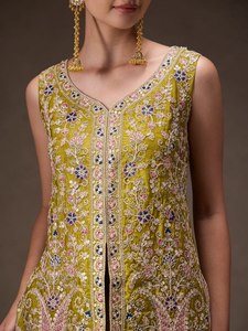 Conjunto de Kurti sin mangas bordado de diseñador con pantalones Palazzo y Dupatta |   Traje Étnico para Mujer para Fiestas - Product Image 3
