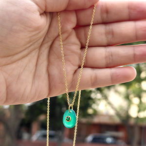 Collier statement léger plaqué or avec pendentif en onyx vert en forme d'œuf et pierres CZ émeraude, pour homme et femme. - Product Image 4