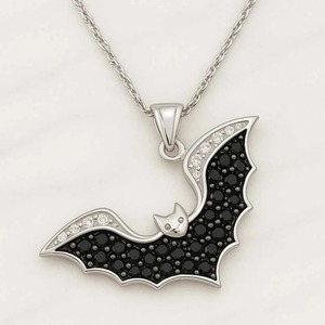 Pendentif chauve-souris néo-gothique en or blanc 14 carats, noir, avec ailes pavées de diamants et bords en diamants blancs - Product Image 5