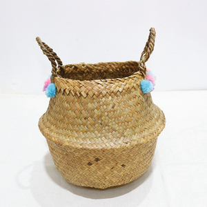 Cesta Redonda Hecha a Mano de Hojas de Palma, Duradera, con Decoración Vibrante de Pompones, Plegable, Organizador de Juguetes para Guardería - Product Image 3