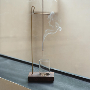 Porte-encens suspendu - Noyer et laiton avec cendrier - Product Image 1