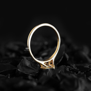 Bague de fiançailles solitaire en or 14 carats avec diamant de laboratoire taille poire 2,00 carats certifié IGI, sertie clos, bijoux de mariée personnalisés pour femme Kirti - Product Image 3