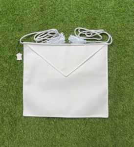 Tablier maçonnique carré en cuir blanc avec cordons ajustables et pompons |   Régalia Cérémonielle en Satin Personnalisée avec Dentelle Brodée - Product Image 5