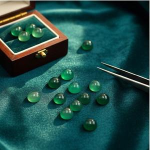 พลอยออนิกซ์สีเขียวธรรมชาติขนาดเล็กแบบคาโบชอง  แบบเม็ดเดี่ยว  ขนาดสั่งทำได้  รับรองโดย GRV สำหรับทำเครื่องประดับ - Product Image 2