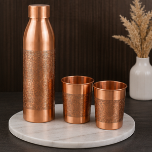 Moderno combo de botella de cobre macizo color oro rosa y vaso grabado, artículos de bebida portátiles de viaje con diseño tradicional - Product Image 4