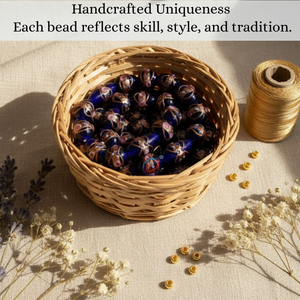 Perles en verre soufflé artisanal bleu foncé, brin de 8 pouces |   Décoration de gâteau de mariage avec accent en cuivre |   Formes Mixtes Multi-Tailles pour la Fabrication de Bijoux - Product Image 5