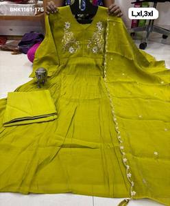 Nuevo conjunto de Kurti-Pant y Dupatta redondo con bordado Zardosi y cuentas, hecho a mano en Mal Chanderi, de la mejor calidad. Proveedor de la India. - Product Image 5