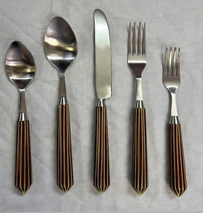 ชุดช้อนส้อมดีไซน์หรูหรา สแตนเลส ด้ามเรซิ่น ชุบทอง 5 ชิ้น ราคาสุดคุ้ม - Product Image 5