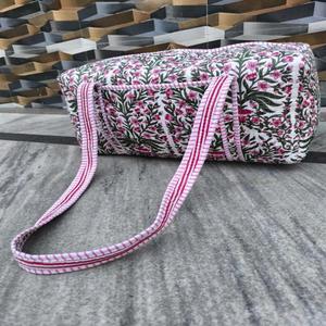Bolsa de Viaje de Lujo, Amplia y de Material Suave, con Cierre de Cremallera, Hecha a Mano, Acolchada de Algodón, Elegante, para Gimnasio y Viajes de Fin de Semana - Product Image 3