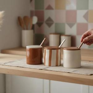 Pot de rangement de cuisine élégant à rayures avec couvercle et support pour cuillère, finition lisse et brillante, organisateur décoratif pour comptoir et garde-manger - Product Image 3