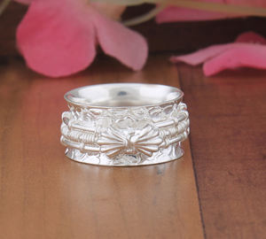 แหวนแต่งงานแบบคลัสเตอร์ประดับเพชรหรูหรา ดีไซน์เนอร์ออกแบบ สำหรับทั้งชายและหญิง เครื่องประดับแฟชั่นทันสมัย สีเงิน คลาสสิก ขายส่งจำนวนมาก - Product Image 4