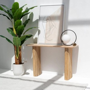 Mesa Consola de Madera de Mango Vandana Sierra Vista, Diseño Moderno y Minimalista con Acentos de Madera Sólida - Product Image 1