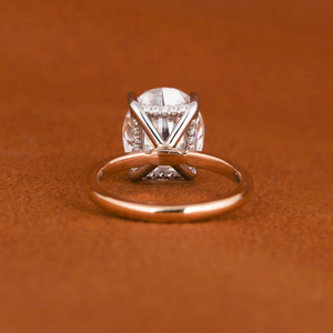 Bague de fiançailles de luxe en diamant ovale de 3 carats cultivé en laboratoire pour les fêtes et le quotidien, halo caché, bicolore, or 18 carats - Product Image 4