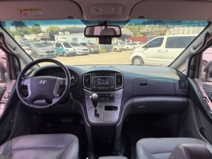 Starex H-1 2016 Usada, Minivan de Gasolina con Volante a la Izquierda, Automática, 11 Asientos, Plateada, Auto de Segunda Mano, Vehículo Coreano Usado - Product Image 3