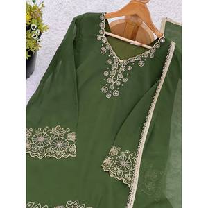 Ensemble de soirée SRK Designer vert brodé de perles, comprenant un pantalon palazzo et un dupatta, pour tenues de club, look élégant - Product Image 1