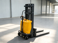 Chariot élévateur semi-électrique 4x4 CASDE avec batterie lithium-ion, pousseur manuel stable, levage électrique et déplaceur latéral pour petites palettes