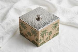 Caja de Acero Inoxidable Esmaltada Verde Menta con Diseño Floral para Dátiles, Tarro Decorativo para Servir Bocadillos, Contenedor de Dulces con Tapa para Regalos de Ramadán - Product Image 3