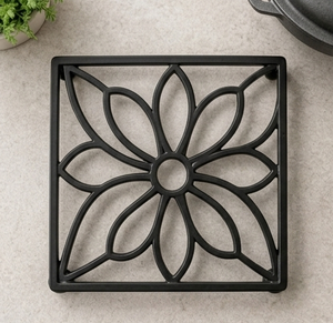 Trípode Cuadrado de Metal Negro con Diseño Floral, Soporte Anti-Calor para Ollas, para Mesa de Comedor, 4 Patas Esquineras - Product Image 3