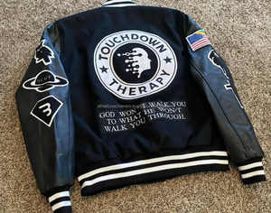 Chaqueta universitaria Letterman para hombre, Mangas de cuero, logotipo personalizado, bordado, estampado de letras universitarias, chaqueta de béisbol negra, logotipo personalizado - Product Image 4