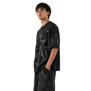 Camisas de hombre personalizadas al por mayor, de color liso, con adornos, hombros caídos, cuello redondo, estilo urbano, transpirables, 100% algodón, con pedrería. - Product Image 3