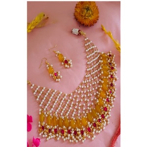 Ensemble collier et boucles d'oreilles en moissanite plaqué or de qualité supérieure Radiant Premium pour femmes, collection pour mariage - Product Image 1