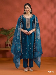 Salwar Kameez moderne pour femme, semi-couture, en viscose brodée de soie avec travail Jari, idéal pour les fêtes, mariages et Diwali - Product Image 3