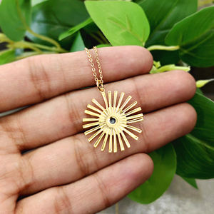 Collar con colgante de ópalo dendrítico natural con forma redonda, estilo bohemio, con rayos de sol, chapado en oro de 18k, colgante celestial. - Product Image 6