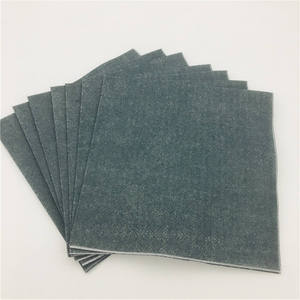 ผ้าเช็ดตัวคริสต์มาสพิมพ์ลายเยื่อกระดาษบริสุทธิ์แบบขายส่งสั่งทำได้ OEM/OEM ผ้าเช็ดปากแบบพับ 2 ชั้นในถุงสีดำ - Product Image 4