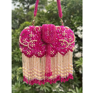 Pochette de luxe faite à la main en perles roses avec des pompons en perles |   Sac à main brodé pour femme, idéal pour les soirées et les mariages - Product Image 2