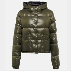 Chaqueta Acolchada Ligera y Plegable para Mujer, Abrigo de Invierno Cálido para Viajes y Actividades al Aire Libre, Fabricante Mayorista, Aislada - Product Image 4