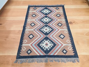 Tapis Kilim fait main à motif géométrique en laine et acrylique, rectangulaire, pour salon, avec envers en jute, tissage plat - Product Image 2