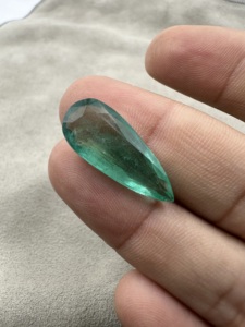 Émeraude naturelle zambienne de 10,86 carats, taille géante, coupe poire, pierre précieuse non montée pour la création de bijoux - Product Image 5