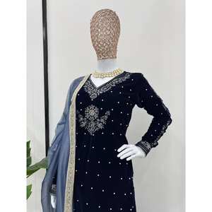 Conjunto de Traje XL de Diseñador con Ribete de Encaje con Hilos y Remaches - Elegante y con Estilo - Product Image 2