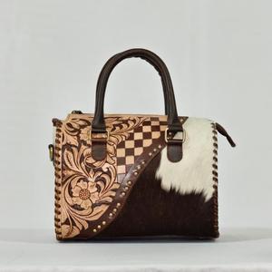 Bolsa de Viaje Mini Speedy de Cuero Genuino Marrón 100%, Estilo Deportivo de Alta Calidad con Grabado Floral Vintage - Product Image 1