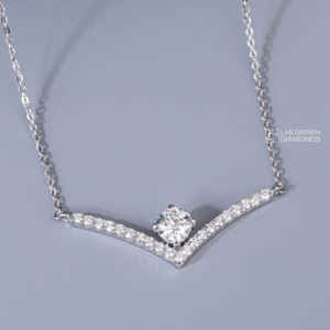 Colgante de Lujo con Moissanita de Corte Redondo en Oro Blanco de 14K para Mujer con Veinte Dos Piedras que Pesan 1.63 Quilates en Total - Product Image 3