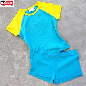 Ensemble t-shirt et short pour femmes modernes, matière légère et douce, coupe confortable - Product Image 1