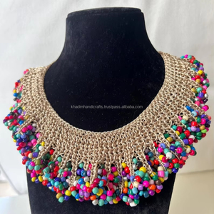 Collier brodé à la main de haute qualité avec perles de verre parfait pour les tenues traditionnelles, bohèmes et modernes - Product Image 1