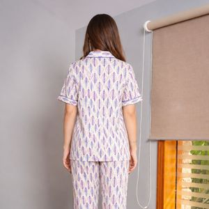 Ensemble pyjama femme blanc, violet et bleu à imprimé feuilles, chemise à manches courtes boutonnée et pantalon assorti, vêtements de nuit doux, fabricant OEM personnalisé - Product Image 4