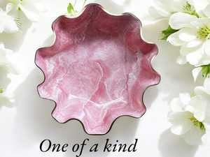 ชามเรซิ่นอีพ็อกซี่สีชมพูอ่อนขนาดใหญ่ ลายจีโอด งานแฮนด์เมด สำหรับเสิร์ฟและตกแต่ง - Product Image 3