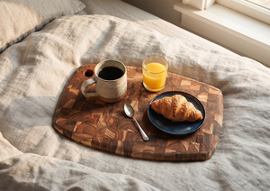 เขียงไม้สักทรงรี Hale Timeless Kitchenware ปลอดสารพิษ กันลื่น ใช้กับเครื่องล้างจานได้ ทนทาน ทำความสะอาดง่าย หนา 1.5 ซม. - Product Image 1
