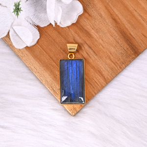Pendentif classique en laiton avec pierre précieuse naturelle de labradorite, fait main - Product Image 4