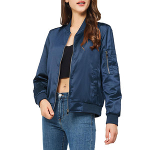 Veste bomber en satin personnalisée de haute qualité pour femmes, manches longues, col montant, fermeture éclair, style baseball, veste universitaire en satin - Product Image 2