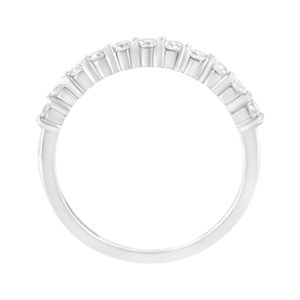 Anello con fascia scanalata in moissanite certificata IGI da 1/2 carato, in oro bianco 10K, montatura a griffe, colore I-J, purezza I2-I3 - Product Image 4