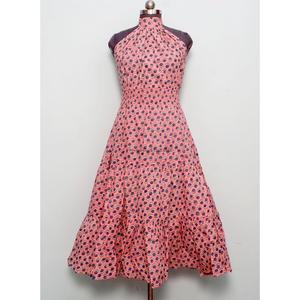 เดรสทรงเอพิมพ์ลายดอกไม้สไตล์โบฮีเมียนทันสมัยสวยงาม คอทรงโอ ความยาวระดับเข่า ผ้าฝ้าย พิมพ์ลายบล็อก สำหรับงานปาร์ตี้ฤดูร้อน ฤดูใบไม้ผลิ ฤดูร้อน - Product Image 1